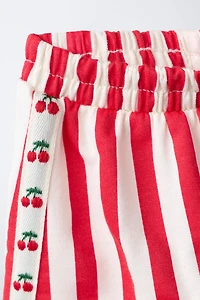 SHORT À RAYURES ET BANDES