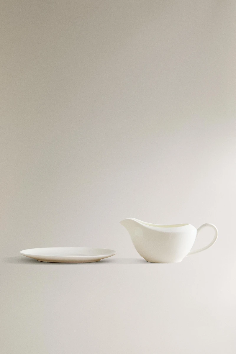 BONE CHINA GRAVY BOAT