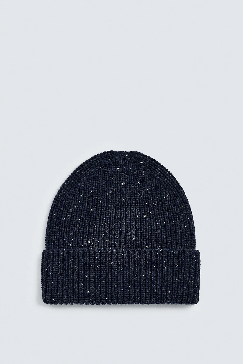 BONNET EN MAILLE STRUCTURÉE BOUTONNÉE