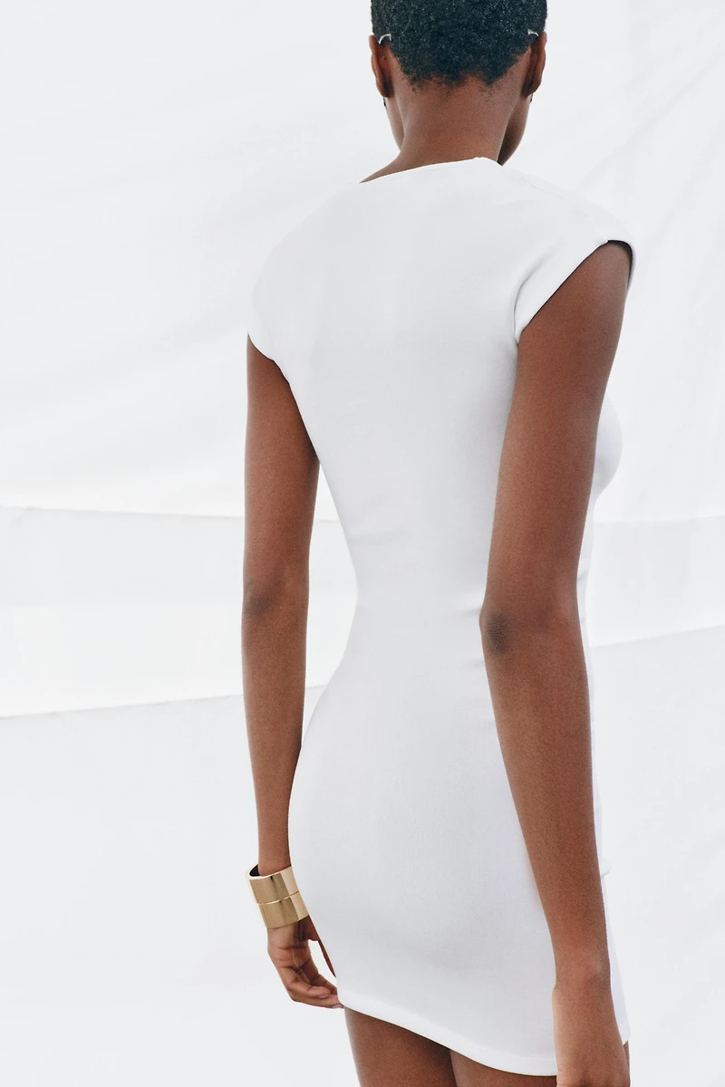 ROBE COURTE COL EN V