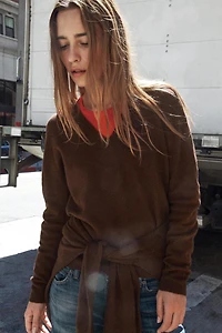 100% EXTRA-SOFT WOOL V-NECK SWEATER
