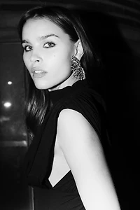 ROBE COURTE À ÉPAULETTES