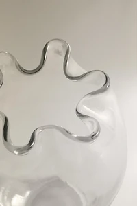 WAVY VASE