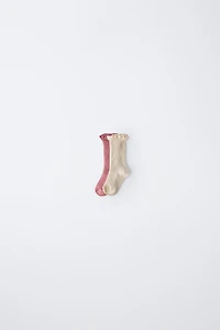 LOT DE DEUX PAIRES CHAUSSETTES EN DENTELLE