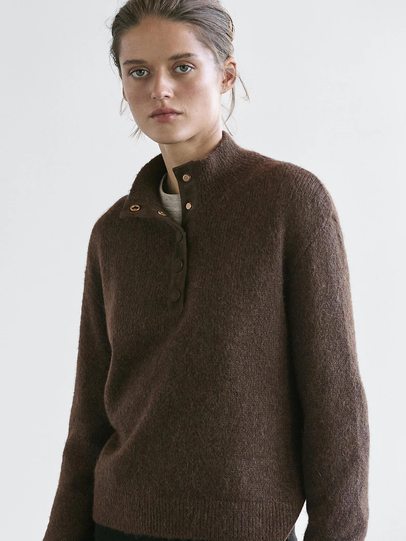 High neck knit sweater with snap buttons