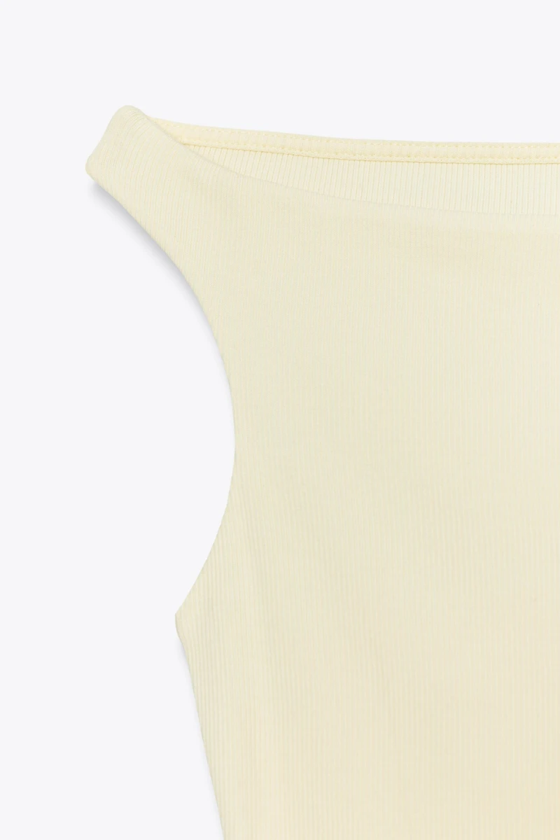 T-SHIRT À ÉPAULES DÉNUDÉES CÔTELÉ