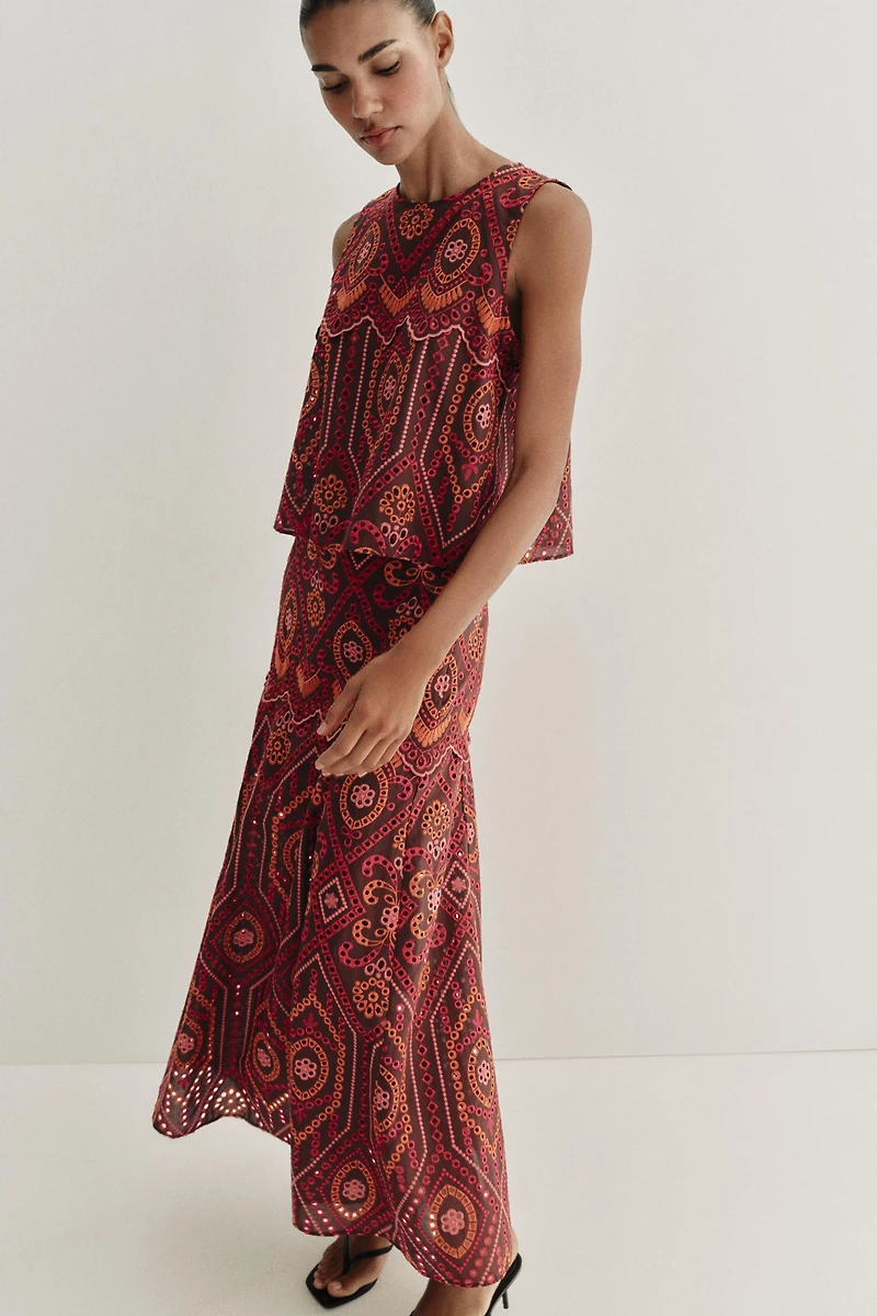 EMBROIDERED EYELET TOP