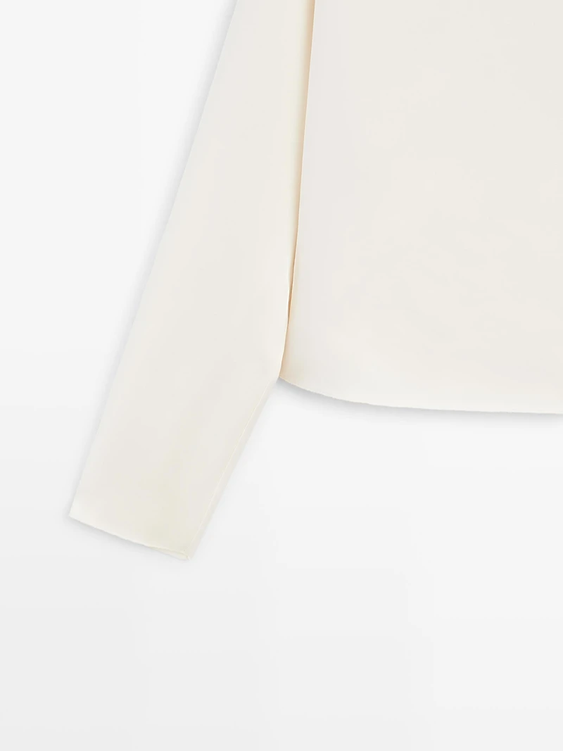 Top fluide à col en V - STUDIO