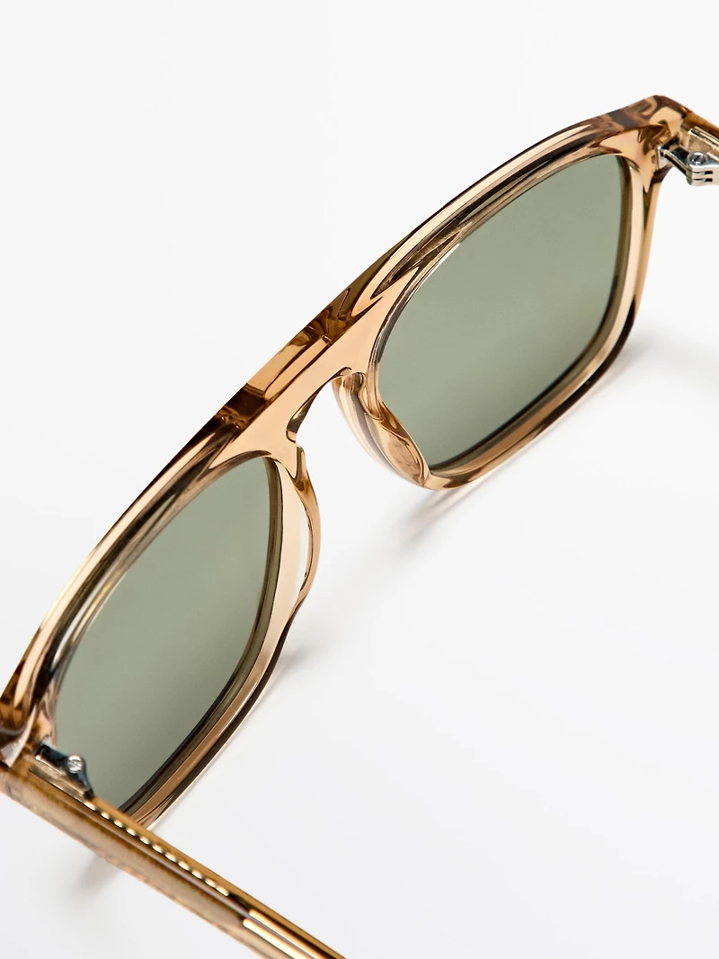 D-frame sunglasses