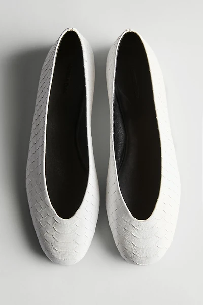 Ballet flats with leather detail