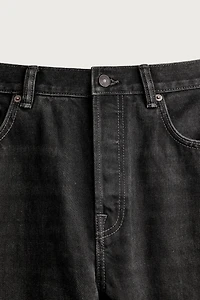 STRAIGHT FIT JEANS