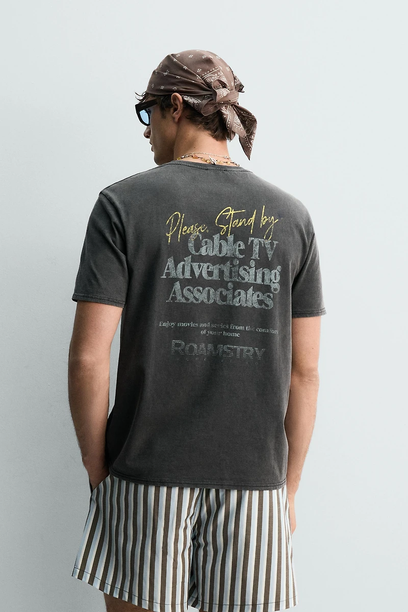 CONTRASTING TEXT WASHED T-SHIRT