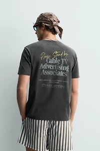 CONTRASTING TEXT WASHED T-SHIRT