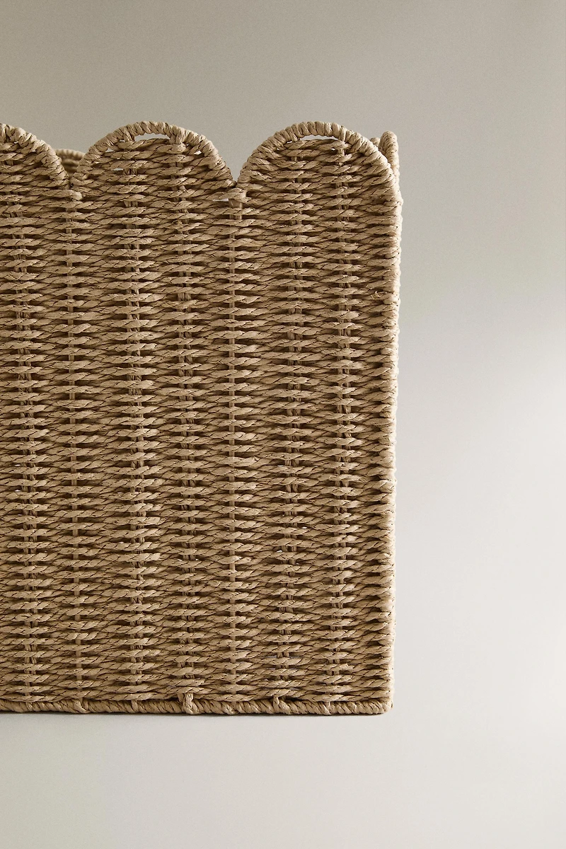 CHILDREN'S LARGE SCALLOPED BASKET