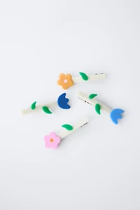 FOUR-PACK OF FLOWER HAIR CLIPS