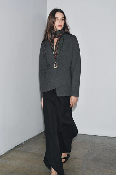 KNIT BLAZER WITH BROOCH