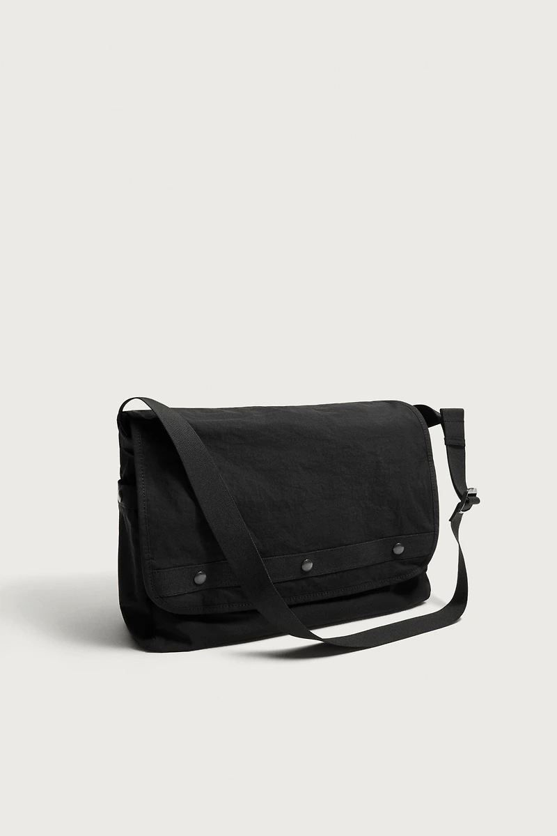 NYLON FLAP MESSENGER BAG