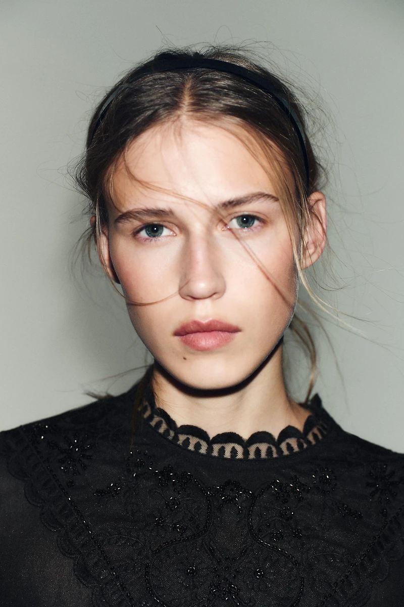 TOP BRODÉ MANCHES LONGUES