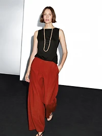 Straight-leg trousers with double dart detail