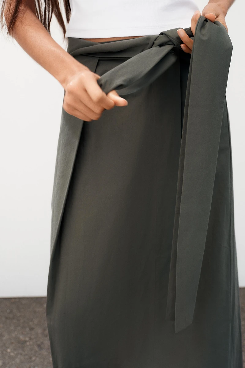 WRAP MIDI SKIRT
