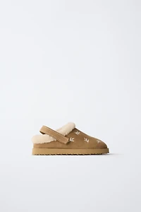 EMBROIDERED FAUX FUR CLOGS