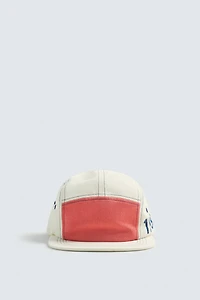 CONTRASTING FLAT BRIM CAP
