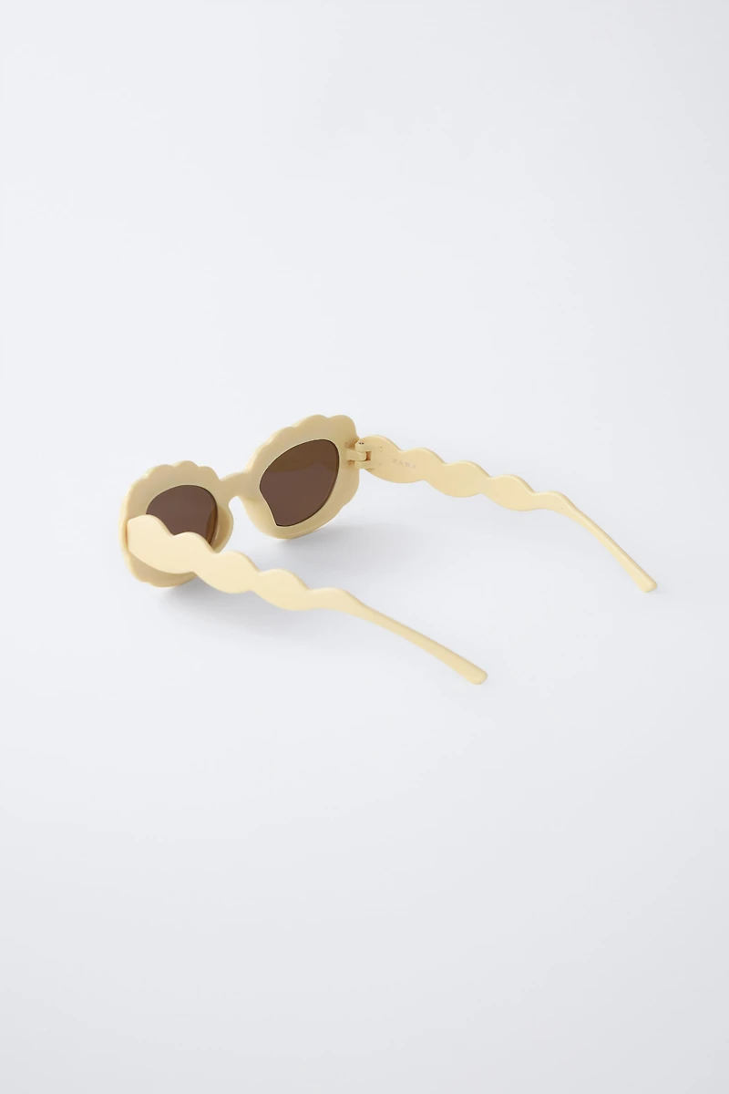 WAVY PLASTIC SUNGLASSES