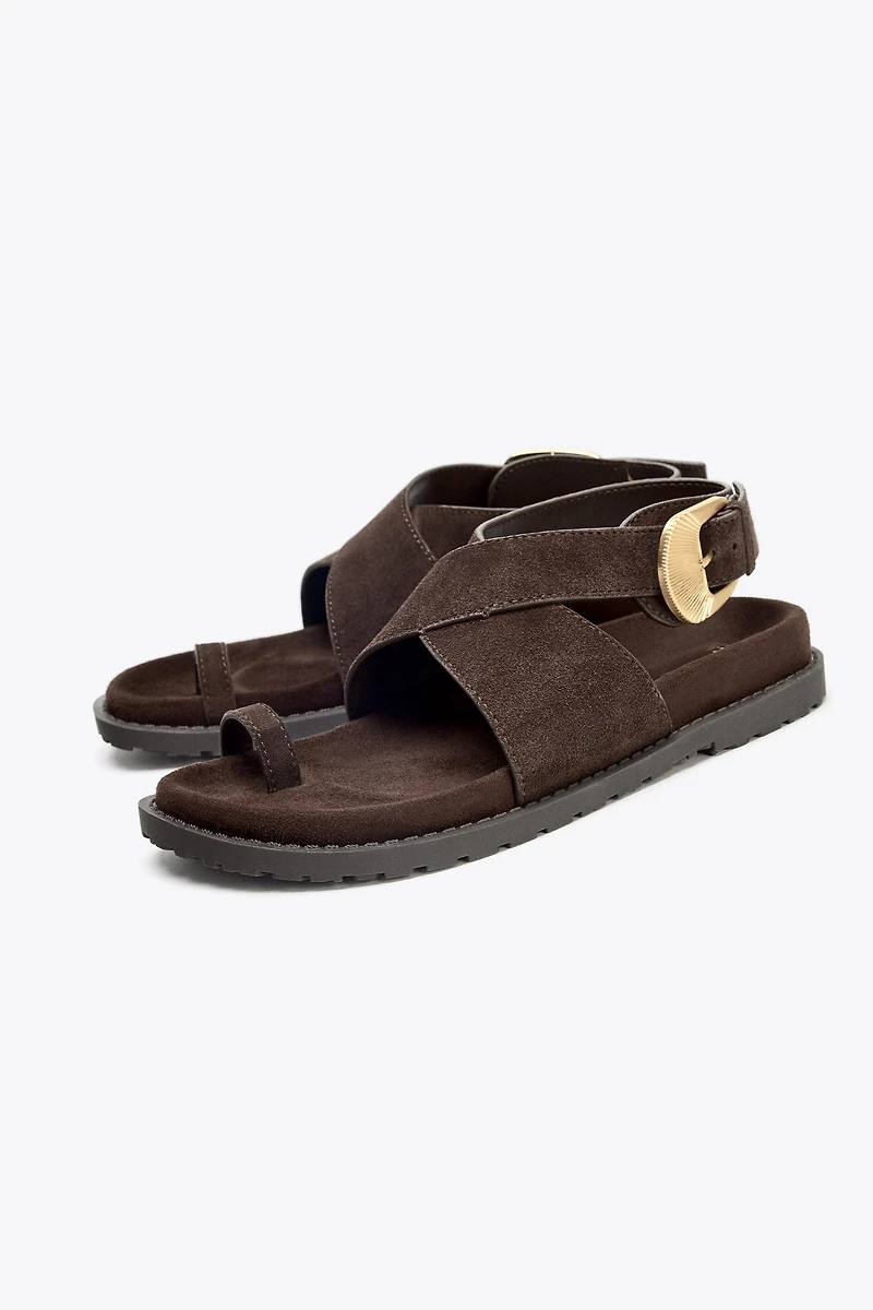 SUEDE TOE LOOP BUCKLE SANDALS