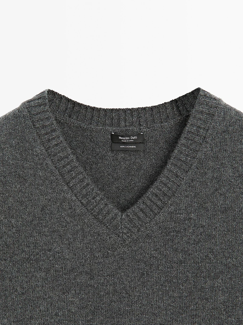 100% cashmere V-neck vest