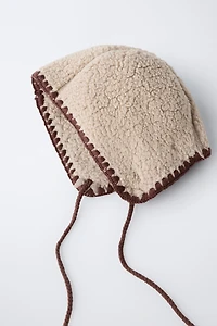 SHEARLING BONNET WITH CONTRAST PIPING
