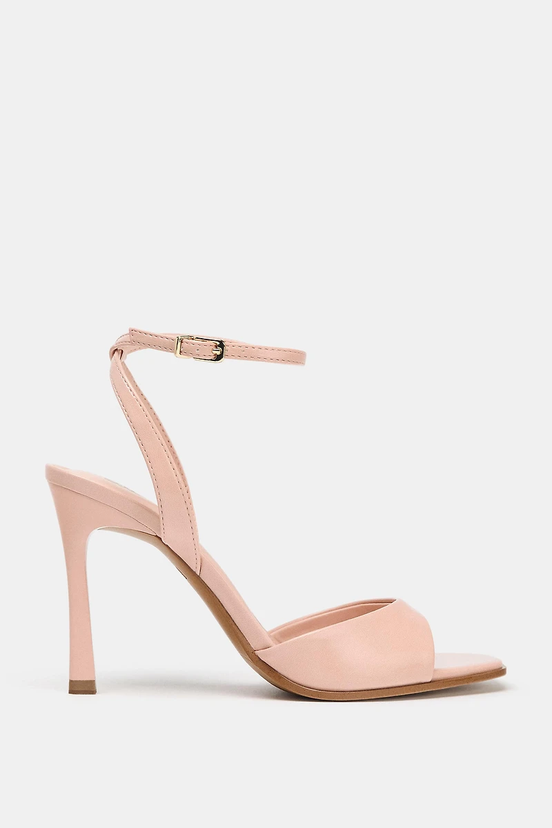 PATENT EFFECT HEELED SANDALS