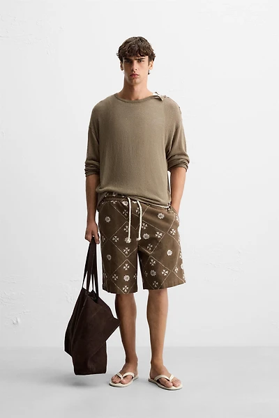 CONTRAST PRINT BERMUDA SHORTS