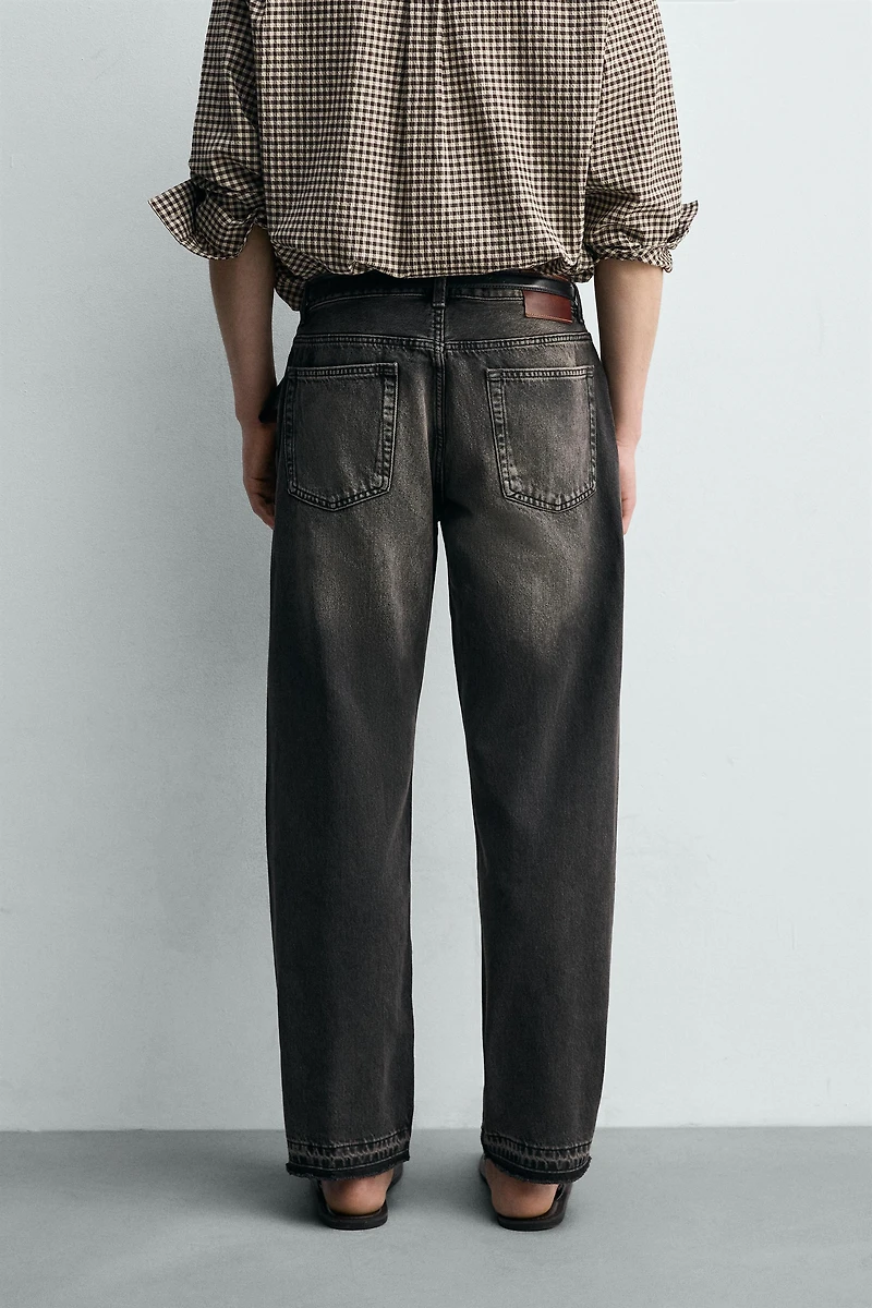 STRAIGHT FIT JEANS