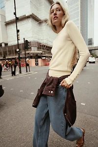 PULL BASIQUE EN MAILLE UNIE