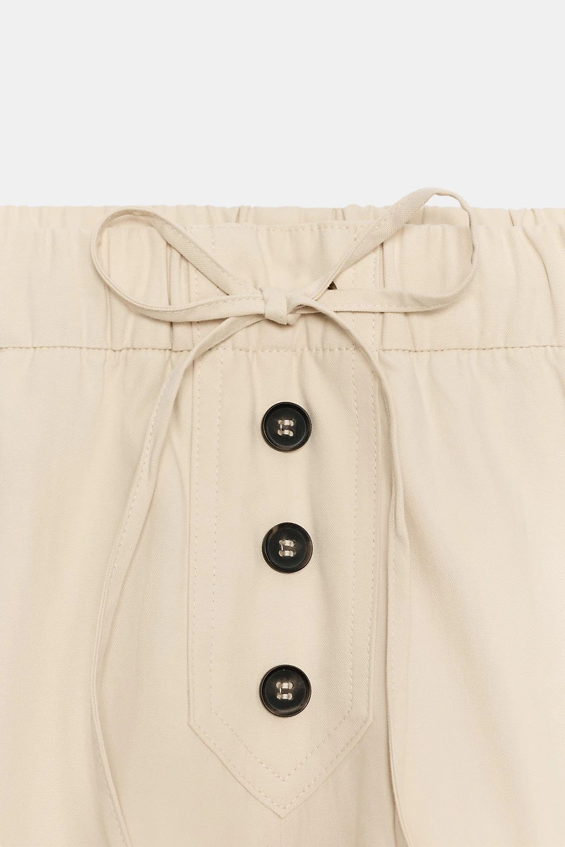 ELASTIC WAIST SHORTS WITH BUTTONS
