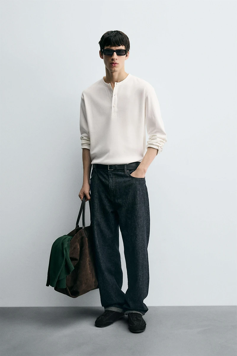 TEXTURED CONTRAST COLLAR T-SHIRT