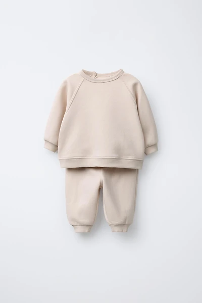 SWEATSHIRT AND JOGGER SET WITH BRUSHED INTERIOR