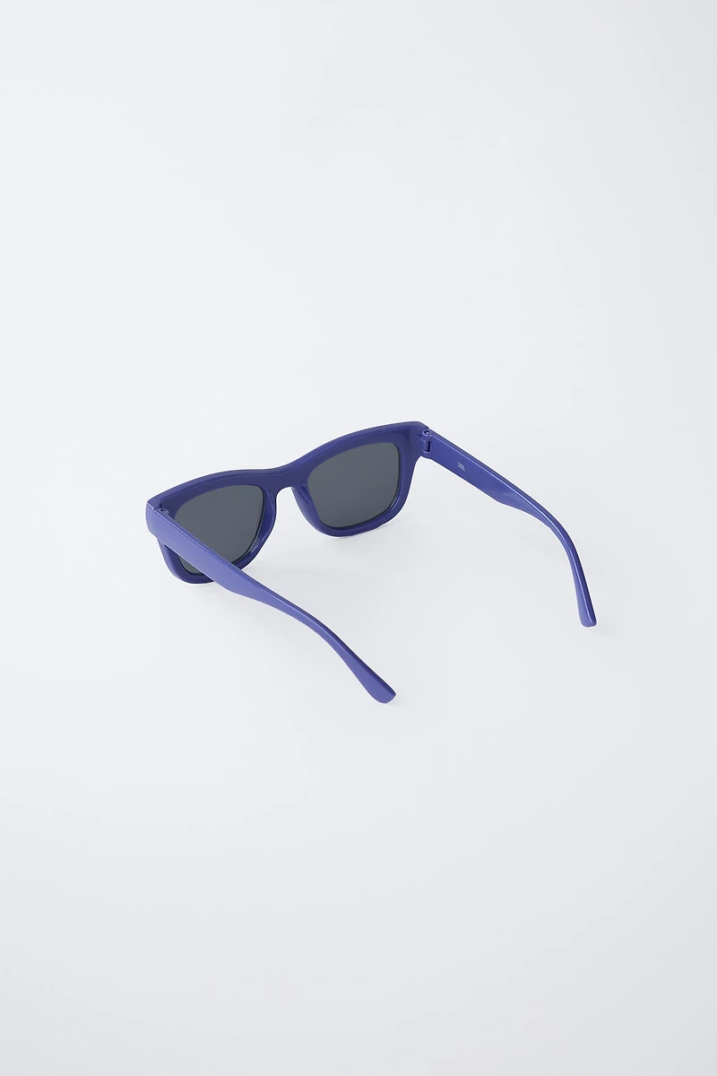 LUNETTES DE SOLEIL CARRÉES EN PLASTIQUE