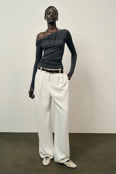 TOP DÉCOLLETÉ ASYMÉTRIQUE