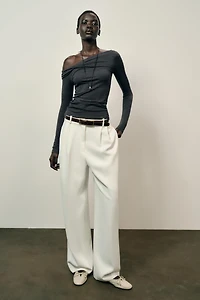 TOP DÉCOLLETÉ ASYMÉTRIQUE