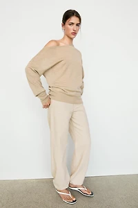 Flowing 100% linen off-the-shoulder sweater