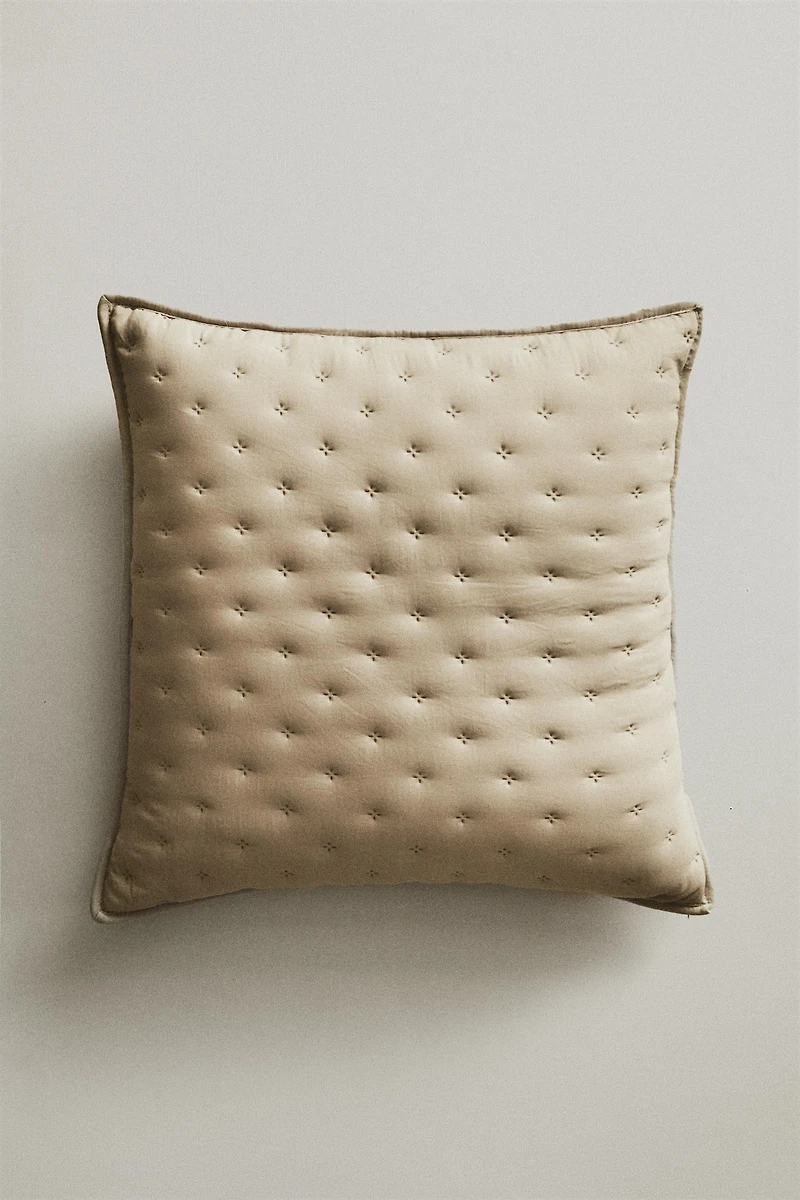 QUILT CUSHION COVER WITH QUILTED DOTS