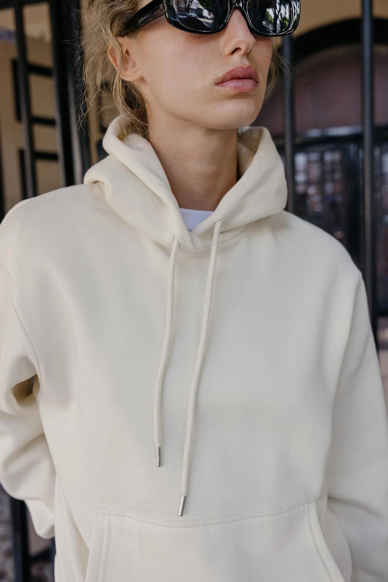 BASIC HOODIE SWEATSHIRT