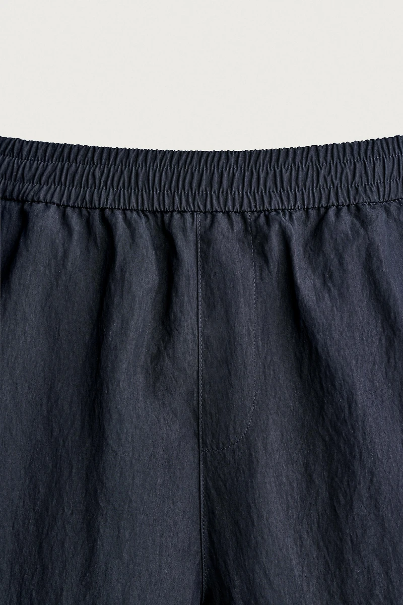 RELAXED FIT FLOWY SHORTS