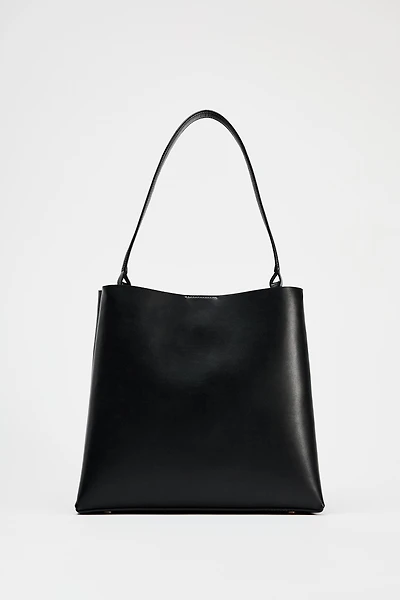 MINIMALIST BUCKET BAG