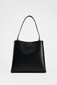 MINIMALIST BUCKET BAG