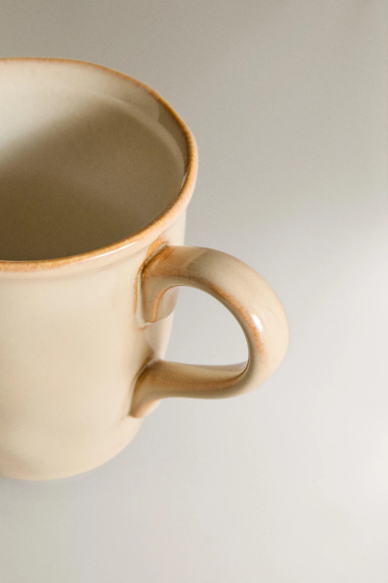 TASSE EN GRÈS BORD IRRÉGULIER