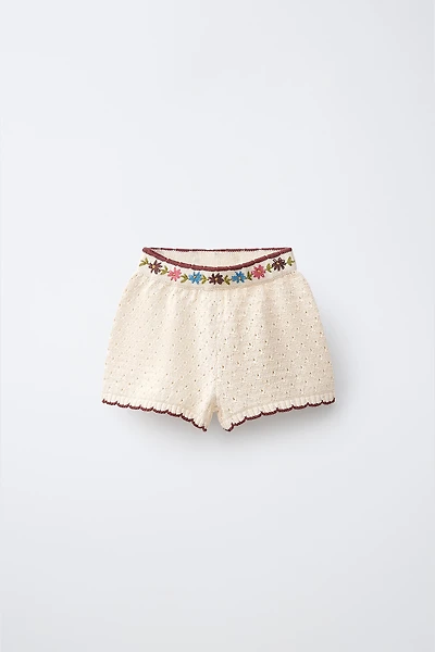 SHORT EN MAILLE À FLEURS BRODÉES