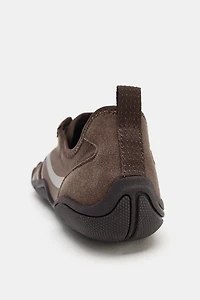 FLAT SNEAKERS