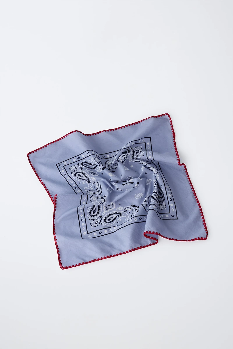 CONTRAST PAISLEY BANDANA